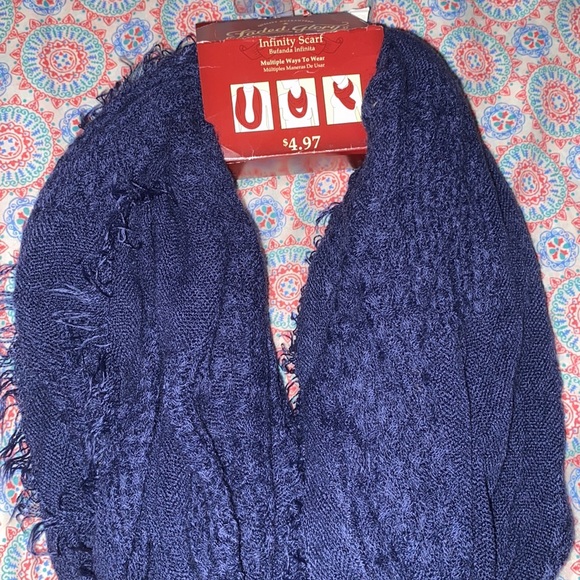 This is a lofty infinity scarf with multiple ways to wear it. - Picture 4 of 4
